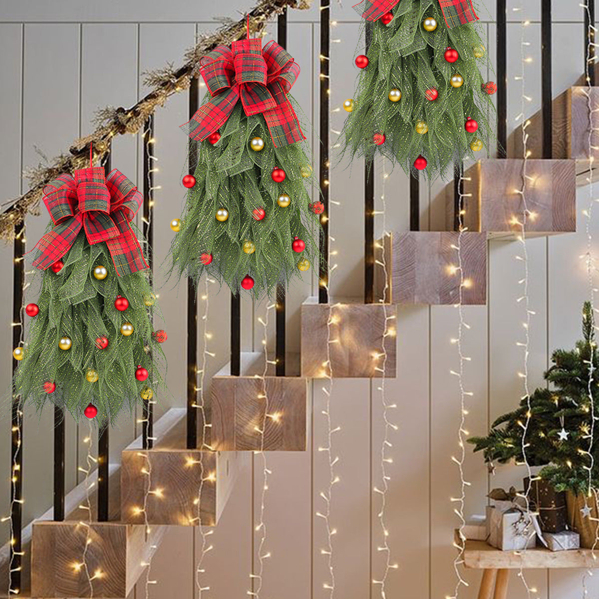 Couronne de Noël Suspendue – Nœud Écossais